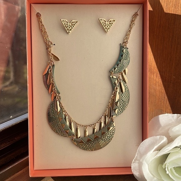 Gold And Green Aztec Pattern Necklace Earrings Set - Picture 1 of 6
